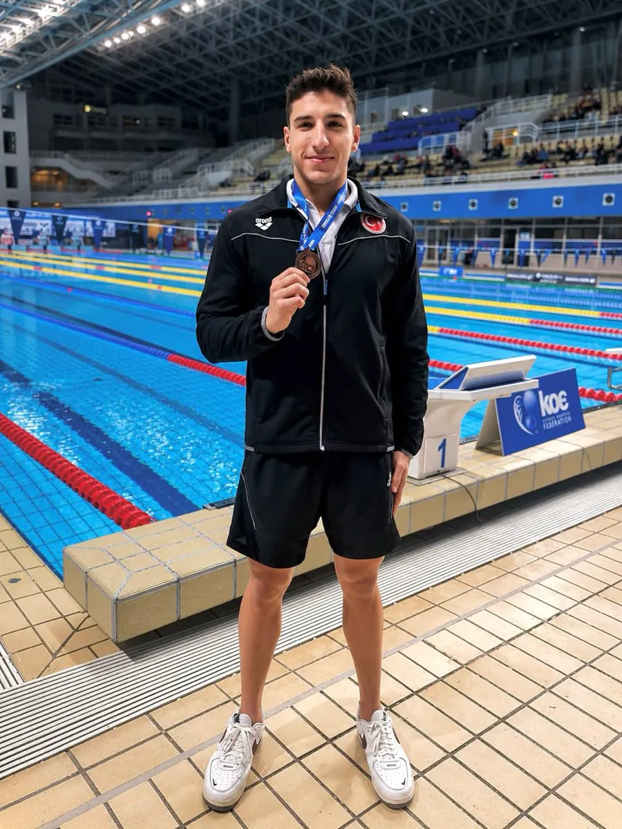 Emre Gürdenli with a national team swimming medal